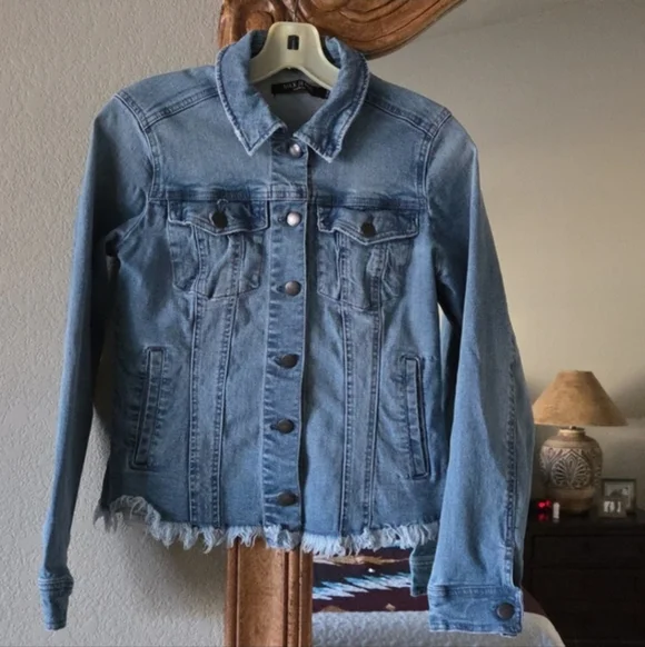 Max Jeans Light Blue Denim Jacket with Frayed Hem - Picture 2 of 5
